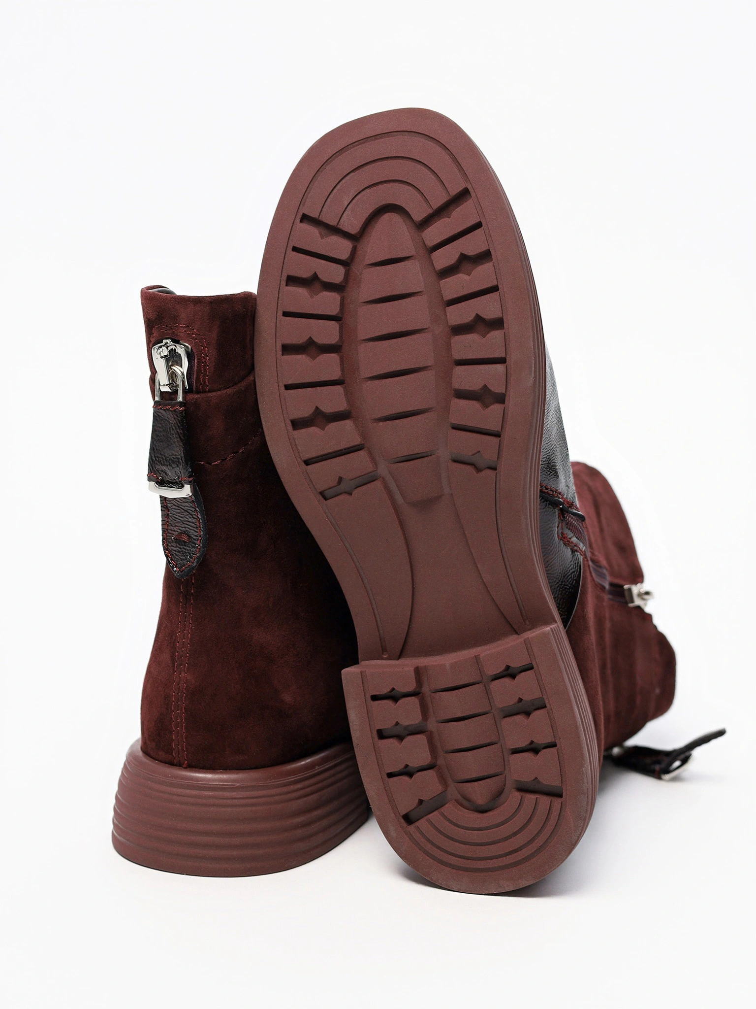 Ботинки бордового цвета на низком широком каблуке